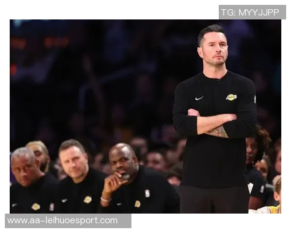 雷迪克称斯玛特为防守核心指挥能力与詹姆斯并驾齐驱