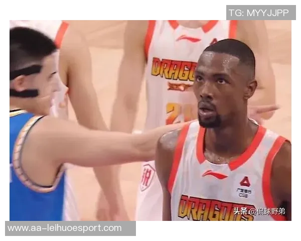 贾尔斯单节高效表现力争上游力抗首钢五虎合力得分优势 贾尔斯单节高效表现力争上游力抗首钢五虎合力得分优势