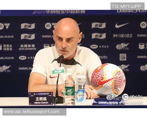 海港队在主教练穆斯卡特的带领下全力备战重返赛场迎接新挑战 海港队在主教练穆斯卡特的带领下全力备战重返赛场迎接新挑战