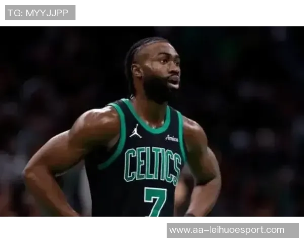 杰伦布朗直言AI泛滥发际线粉蹭对手引发热议 杰伦布朗直言AI泛滥发际线粉蹭对手引发热议